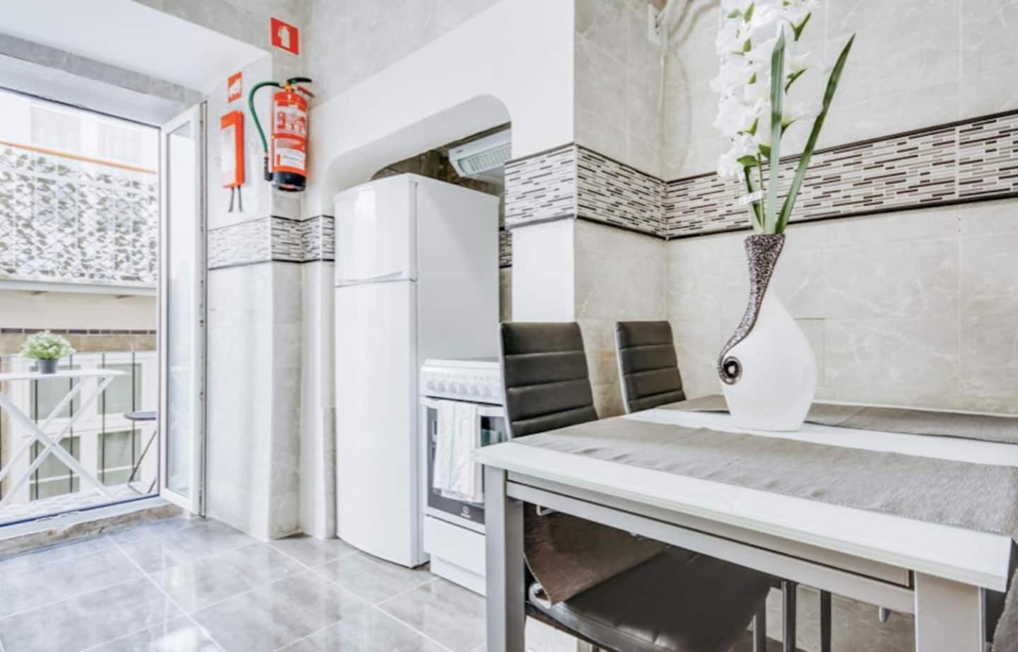 3 Bedroom In Baixa With River View Apartamento *